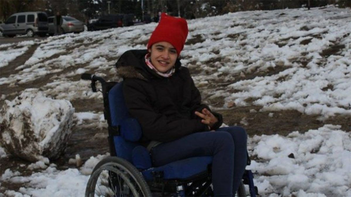 Un ejemplo: tiene parálisis cerebral y se recibió de comunicadora social