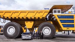 El camión más grande del mundo: una máquina de 360 toneladas con los neumático más potentes del planeta El camión más grande del mundo: una máquina de 360 toneladas con los neumático más potentes del planeta