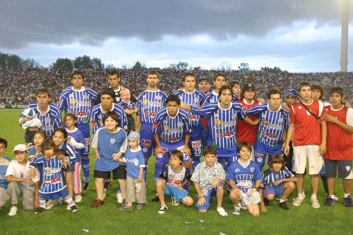 El equipo del Tomba que enfrentó a River en el Malvinas. El equipo del Tomba que enfrentó a River en el Malvinas.
