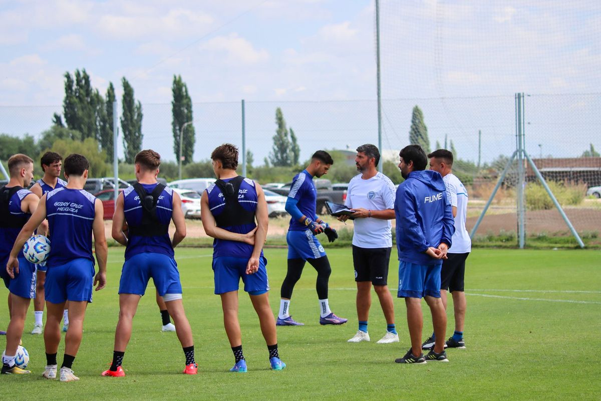 Ernesto Pedernera meterá varios cambios en Godoy Cruz para jugar ante Vélez.