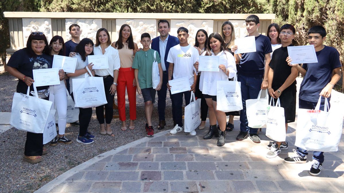 Abanderados y escoltas que viven en hogares alternativos.