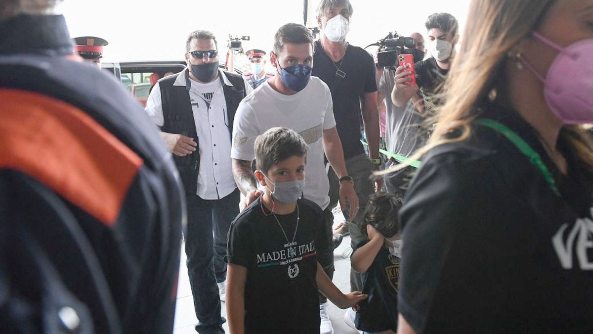 Lionel Messi, en París para fichar con el PSG