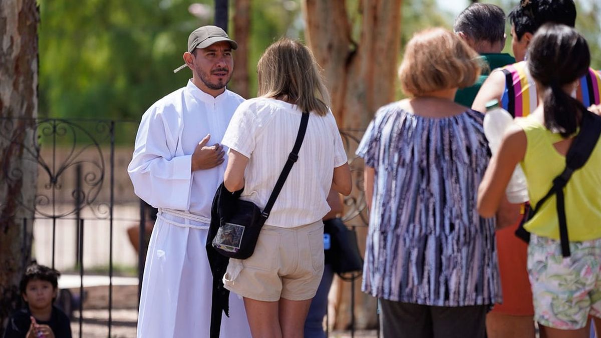 Durante todo el día habrá sacerdotes para confesar a quienes se acerquen al Santuario de El Challao por el día de la Virgen de Lourdes. Durante todo el día habrá sacerdotes para confesar a quienes se acerquen al Santuario de El Challao por el día de la Virgen de Lourdes.