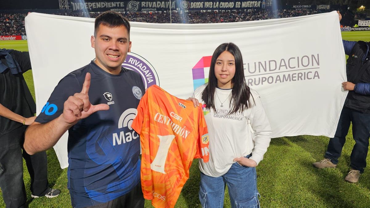 Otro de los ganadores de la casaca del arquero azul. Otro de los ganadores de la casaca del arquero azul.