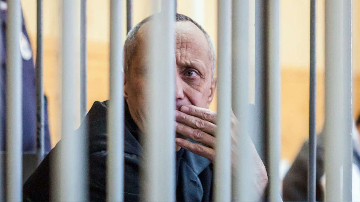 Mijaíl Viktorovich Popkov, el femicida que era oficial de policía, recibió dos condenas a prisión perpetua en Rusia. Asesinaba a mujeres ebrias y prostitutas