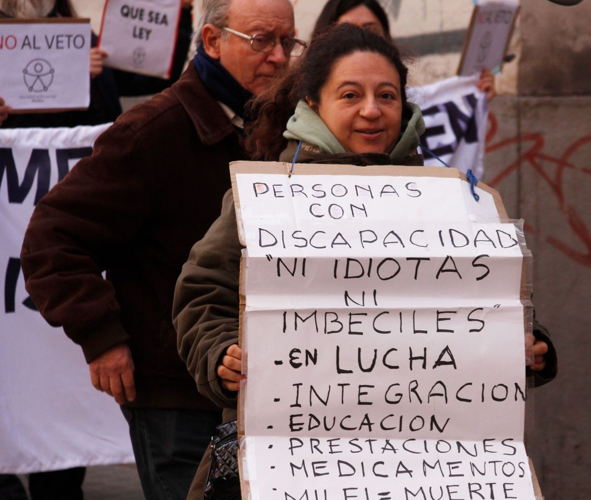 Significativa pancarta en defensa de las personas con discapacidad. Significativa pancarta en defensa de las personas con discapacidad.