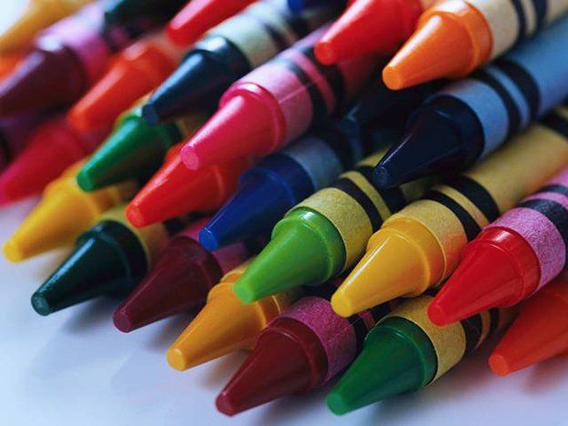 Video: sugieren no utilizar lápices de colores como maquillaje