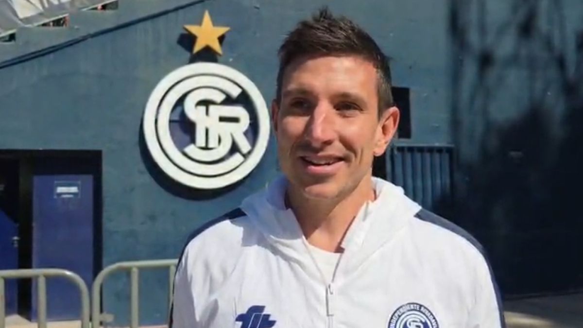 Agustín Vila y una imagen que dice todo: el escudo de la Lepra y la estrella.