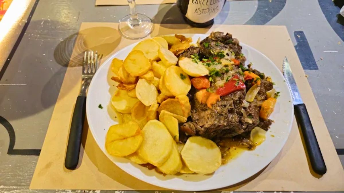 El bodegón está ubicado en el barrio de Villa del Parque.