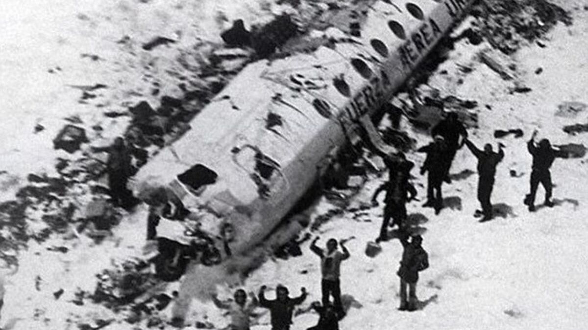 Así quedó el avión Fairchild de la Fuerza Aérea uruguaya, al chocar contra la montaña y provocar la tragedia aérea ya cincuentenaria.