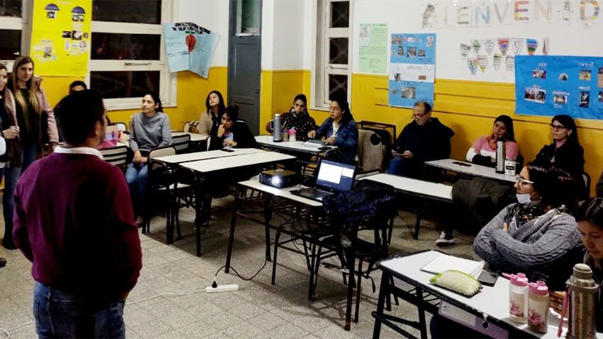 Imagen ilustrativa. No se podrán realizar más asambleas docentes en horario escolar, según resolución de la DGE.