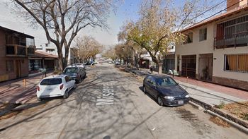 Un matrimonio fue atacado por tres delincuentes que le robaron 10.000 dólares y $400.000
