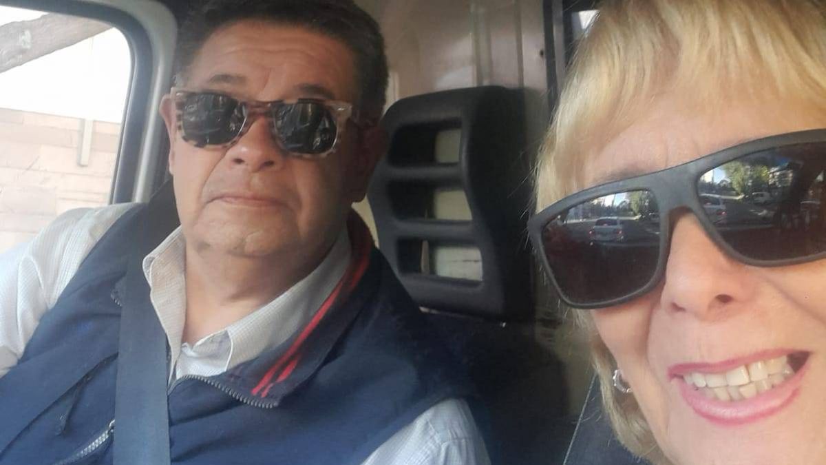 Laura González es chilena. Conoció a Daniel en el aeropuerto de Mendoza hace 43 años. Una historia de amor.