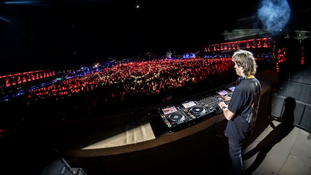 Hernán Cattaneo se supera con este show el fin de semana en Mendoza. Hernán Cattaneo se supera con este show el fin de semana en Mendoza. 