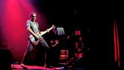 Skay Beilinson se presenta junto a sus fakires en el Club Echagüe