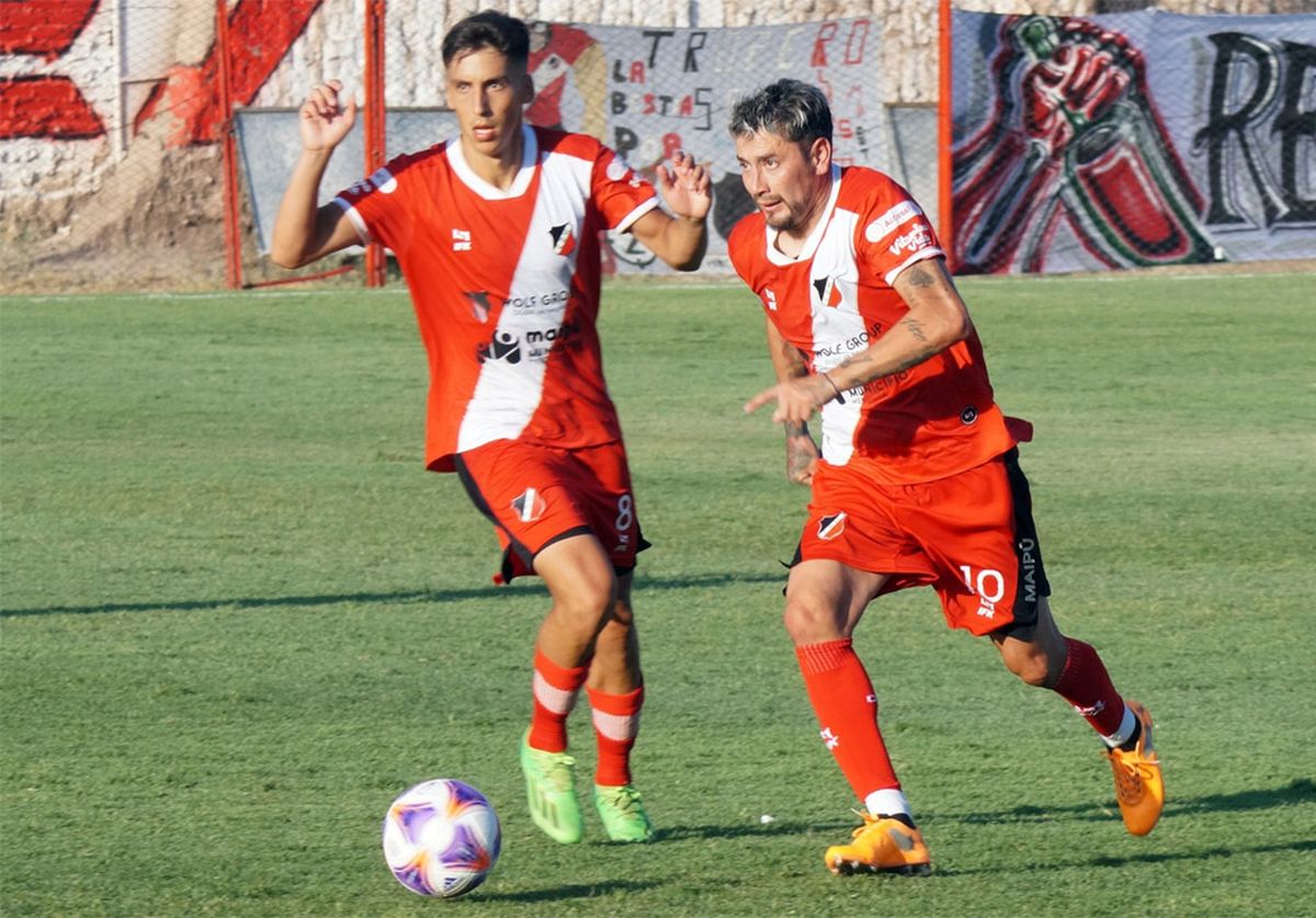 Nicolás Del Priore y Rubens Sambueza, dos jugadores importantes del Deportivo Maipú.