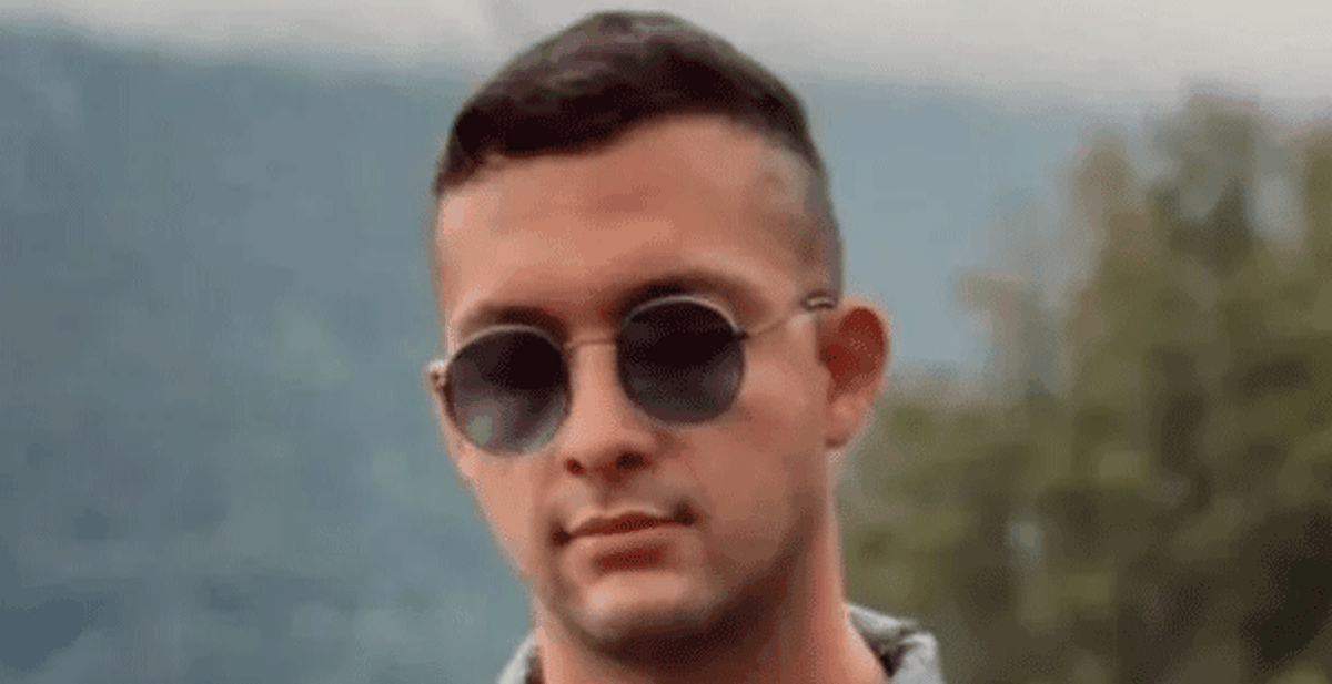 En Miami. Está en coma porque le quisieron robar un dólar.