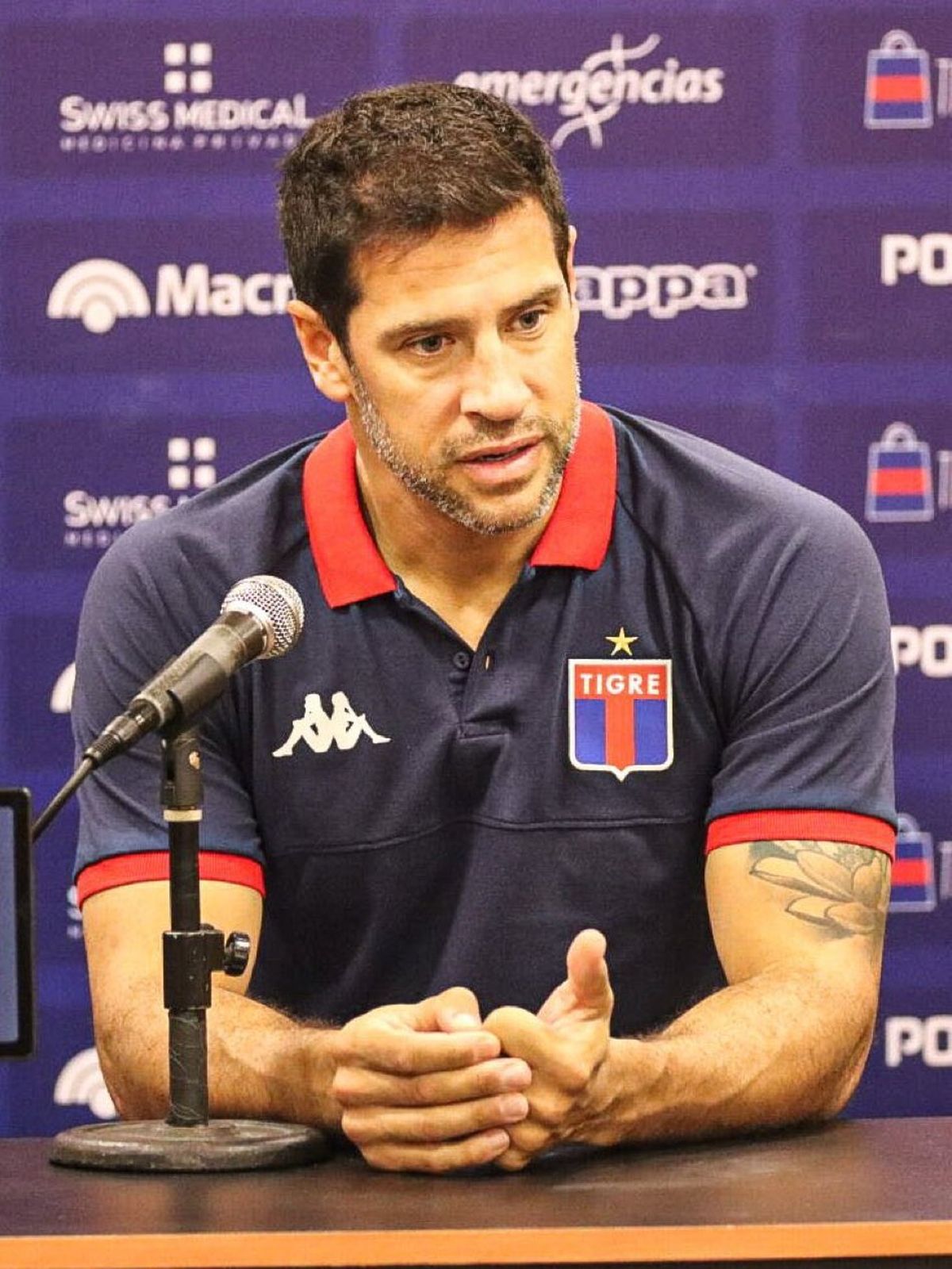 Sebastián Domínguez dejará de ser entrenador de Tigre para dirigir a Vélez. Sebastián Domínguez dejará de ser entrenador de Tigre para dirigir a Vélez.