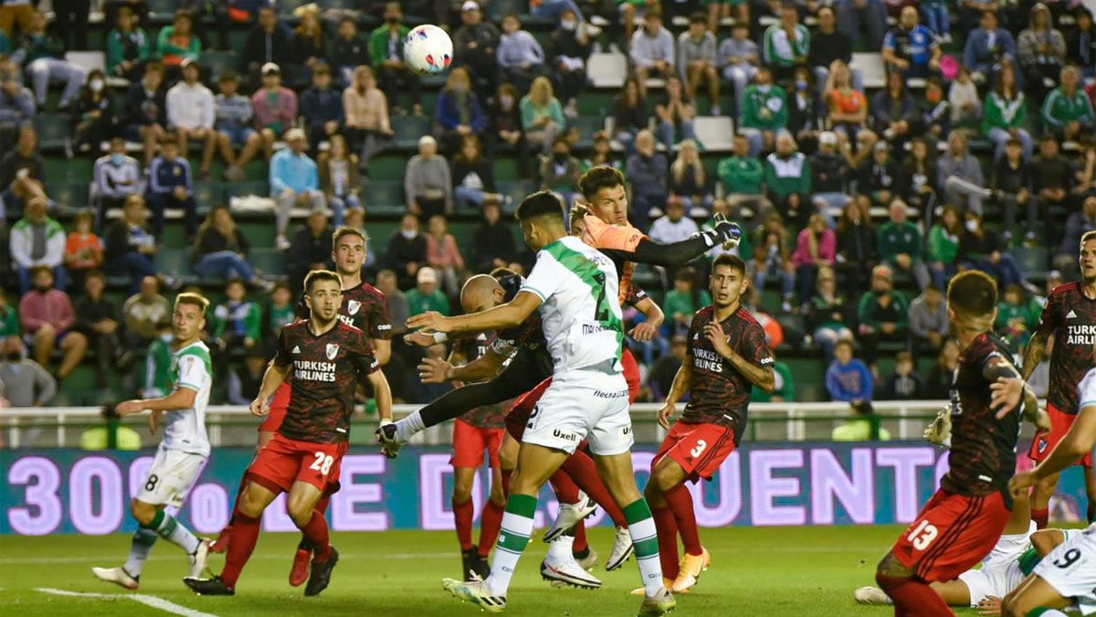 Hinchas de Banfield agredieron a los jugadores de River
