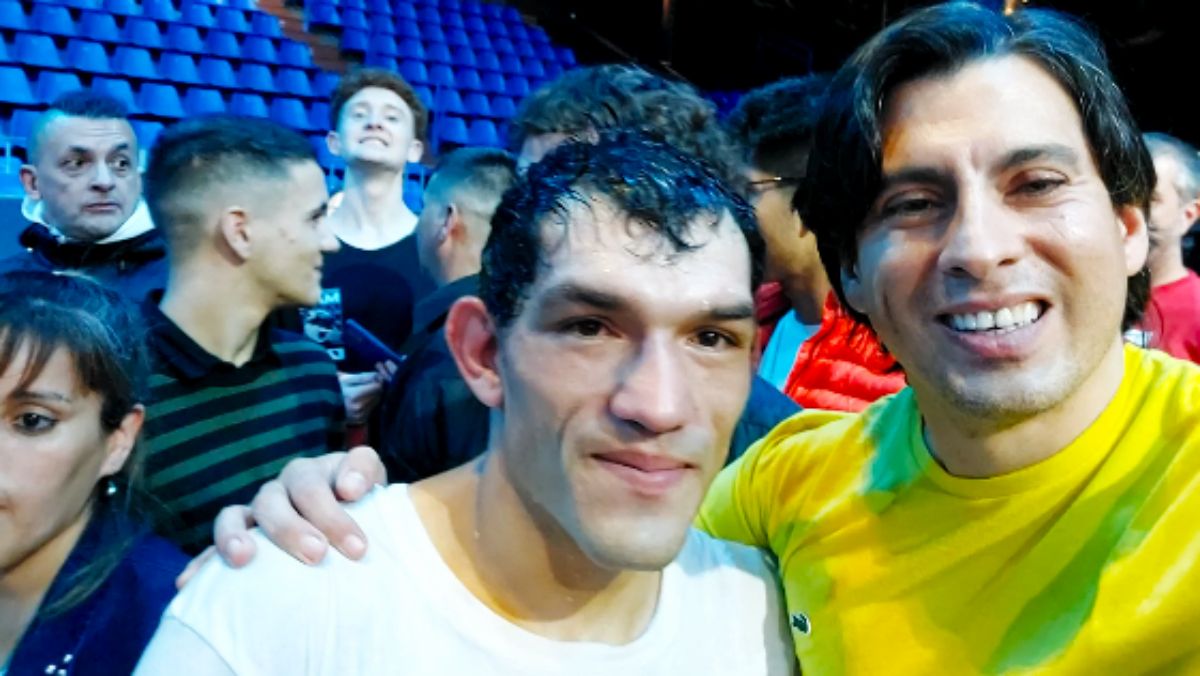 Sebasti&aacute;n L&oacute;pez es el psic&oacute;logo que trabaja en el cuerpo t&eacute;cnico de Juan Carrasco. Es un ex boxeador .compa&ntilde;ero de gimnasio de Gumersindo Carrasco- y ha acompa&ntilde;ado a Kevin Mu&ntilde;oz, entre otros.