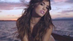 La secuencia de fotos hot de Lali Espósito desnudándose