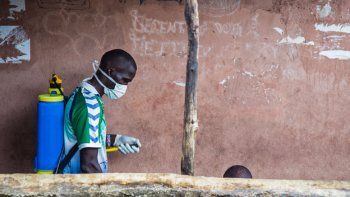 Sierra Leona aísla 3 áreas para detener el ébola