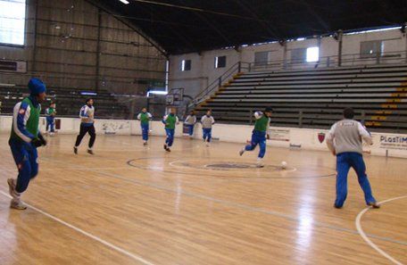 Godoy Cruz se entrenó en el estadio cerrado de Talleres, debido a la nieve