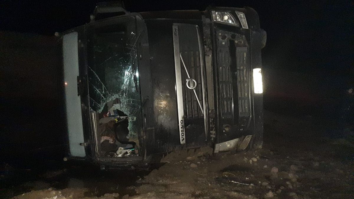 El accidente ocurrió cerca de las 6.15 de este viernes cuando el camionero viajaba hacia Chile. El accidente ocurrió cerca de las 6.15 de este viernes cuando el camionero viajaba hacia Chile.