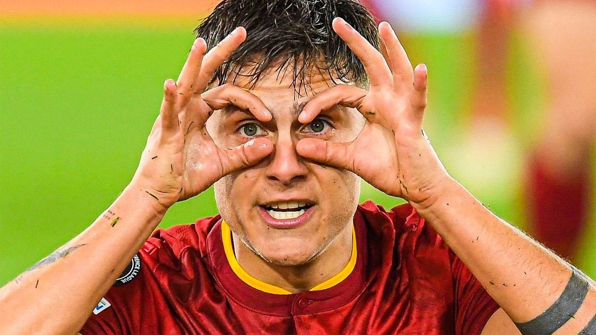 Paulo demostró cómo se patea un penal en la Roma.