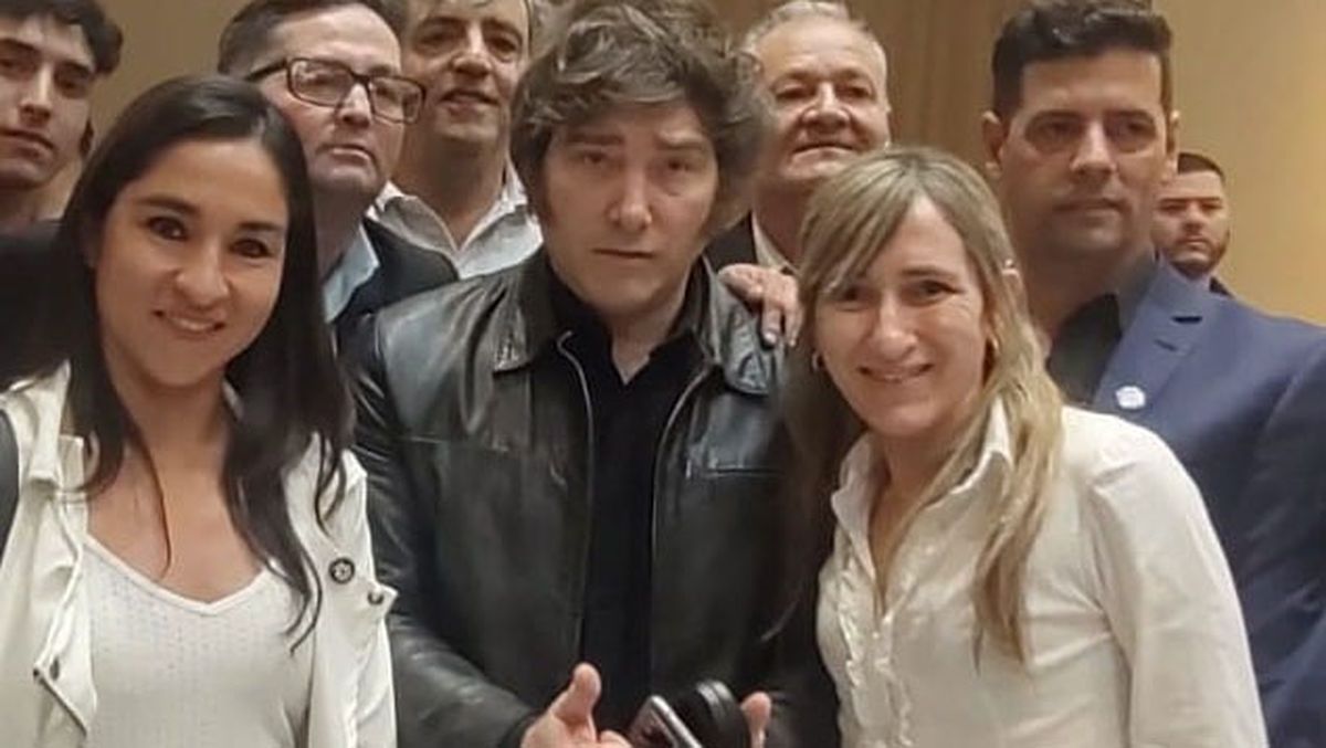 Javier Milei y Mercedes Llano (a la izquierda), diputada provincial del PD.