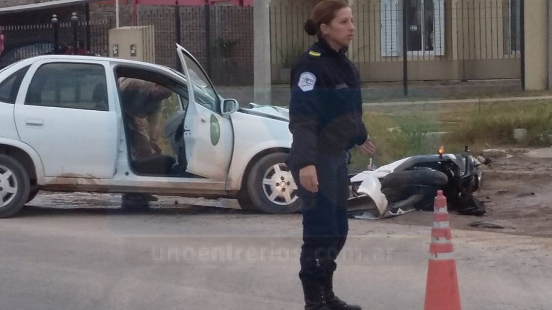 Dos Heridos En Violento Accidente Entre Una Moto Y Un Remís