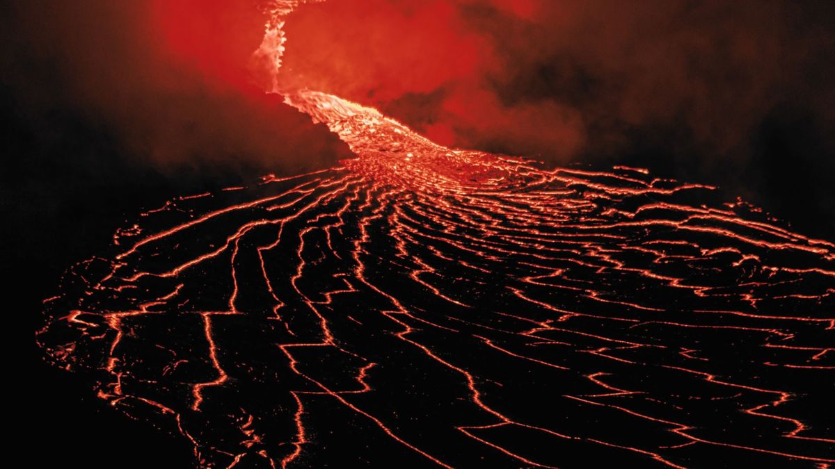 Un descubrimiento más que inesperado: el centro de la Tierra podría tener volcanes y avalanchas