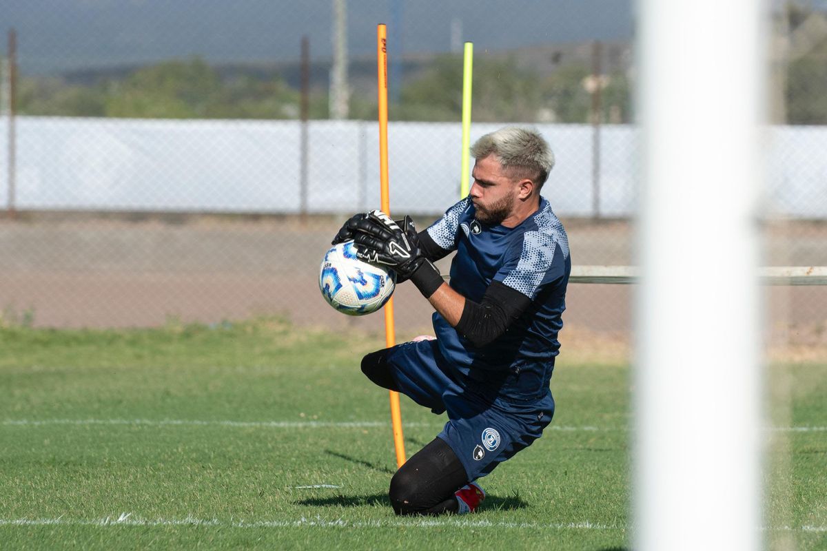 Ezequiel Centurión, arquero de la Lepra es una de las claves de Independiente Rivadavia. Ezequiel Centurión, arquero de la Lepra es una de las claves de Independiente Rivadavia.