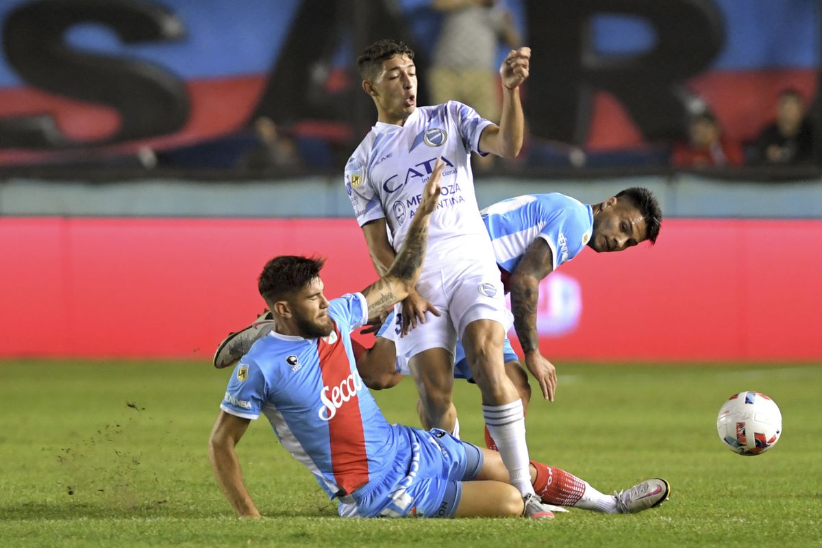 Godoy Cruz empató otra vez 3 a 3, sigue en zona de descenso y Diego Flores está muy cuestionado