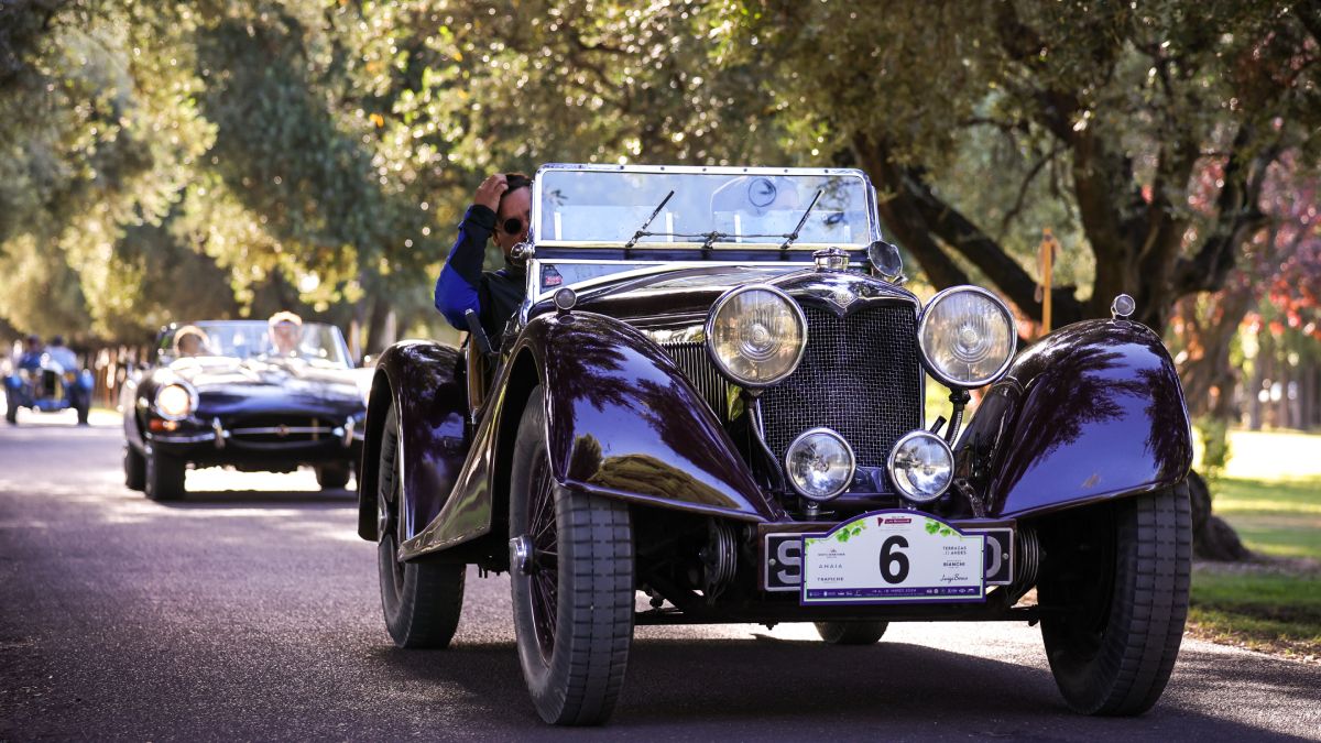 En cuanto a lo deportivo, Juan Tonconogy y Bárbara Ruffini, que están al mando de un Riley Sprite del 1936, lideran la clasificación provisoria al término de la primera etapa En cuanto a lo deportivo, Juan Tonconogy y Bárbara Ruffini, que están al mando de un Riley Sprite del 1936, lideran la clasificación provisoria al término de la primera etapa