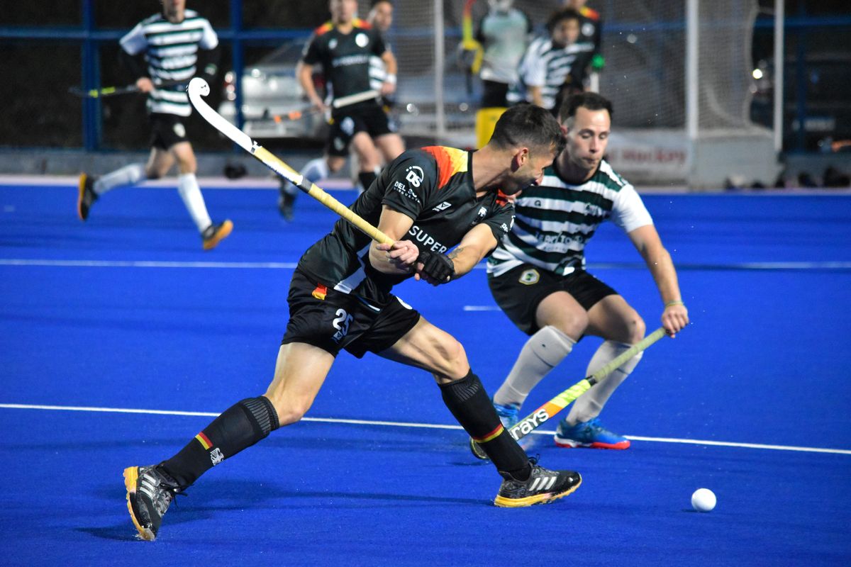 Alemán goleó a Banco Mendoza y lidera.