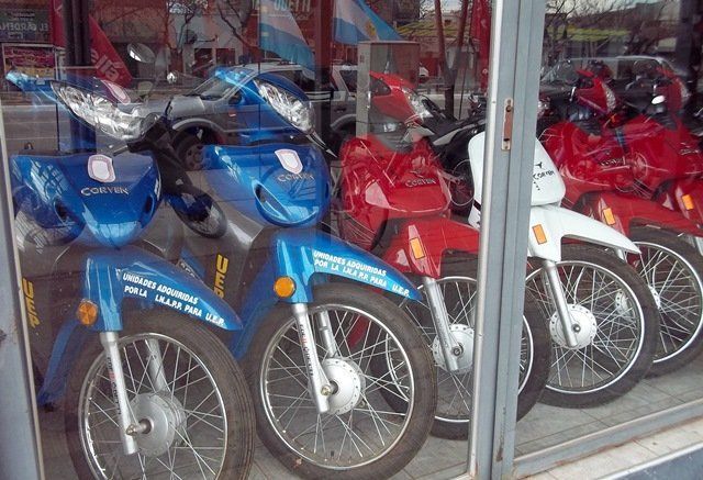 El Registro del Automotor 14 de Ciudad tiene más de 110.000 registros de motos, que estaban frenados por estar cerrado más de dos meses. El Registro del Automotor 14 de Ciudad tiene más de 110.000 registros de motos, que estaban frenados por estar cerrado más de dos meses.