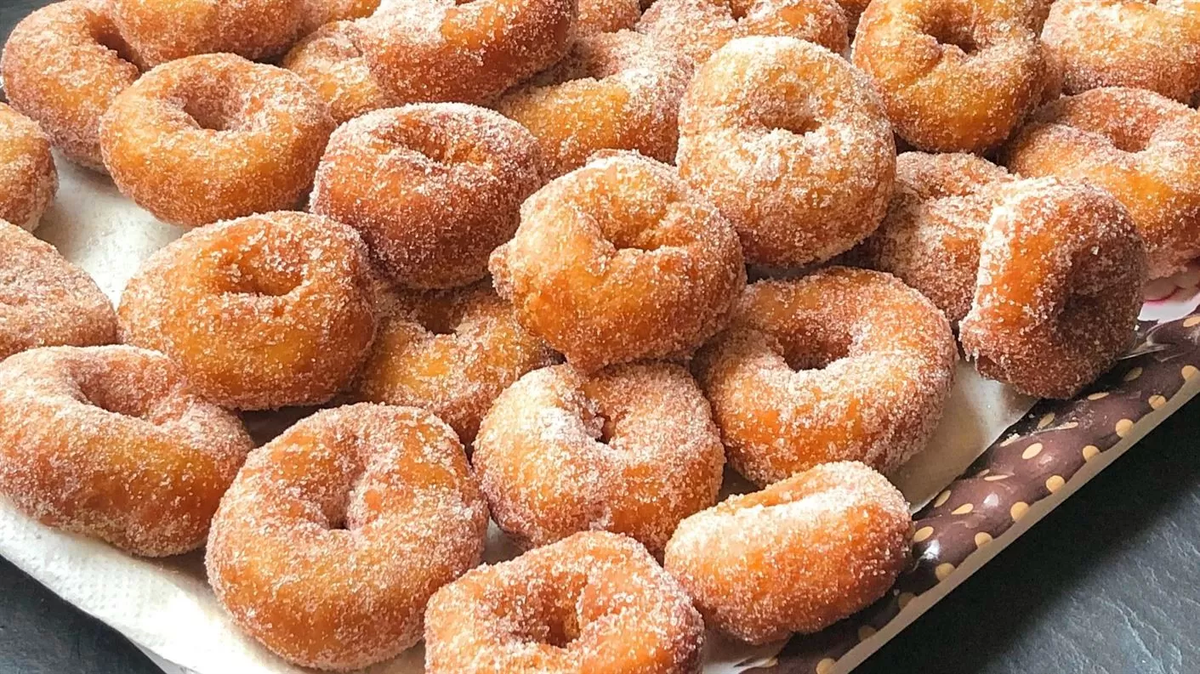 Las rosquitas de anís son una de las recetas típicas de España más queridas por los argentinos. Las rosquitas de anís son una de las recetas típicas de España más queridas por los argentinos.
