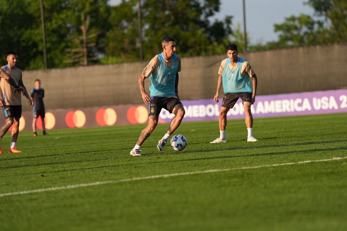 La Selección argentina se entrena pensando en el duelo de mañana frente a Canadá. La Selección argentina se entrena pensando en el duelo de mañana frente a Canadá.