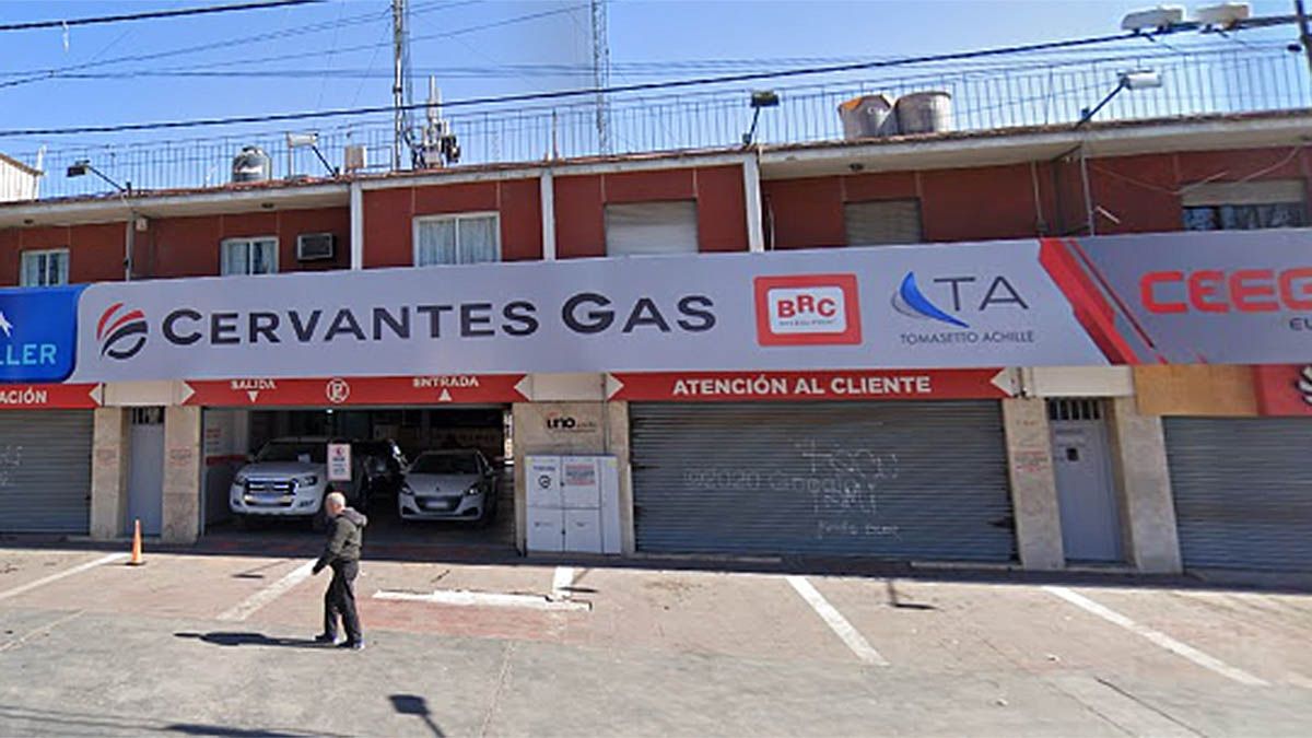El local de Cervantes Gas, en Godoy Cruz, donde ingresaron sujetos armados para cometer el robo.
