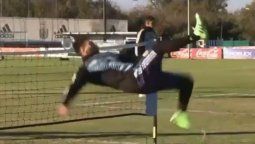 La tremenda chilena de Messi en el entrenamiento de la Selección