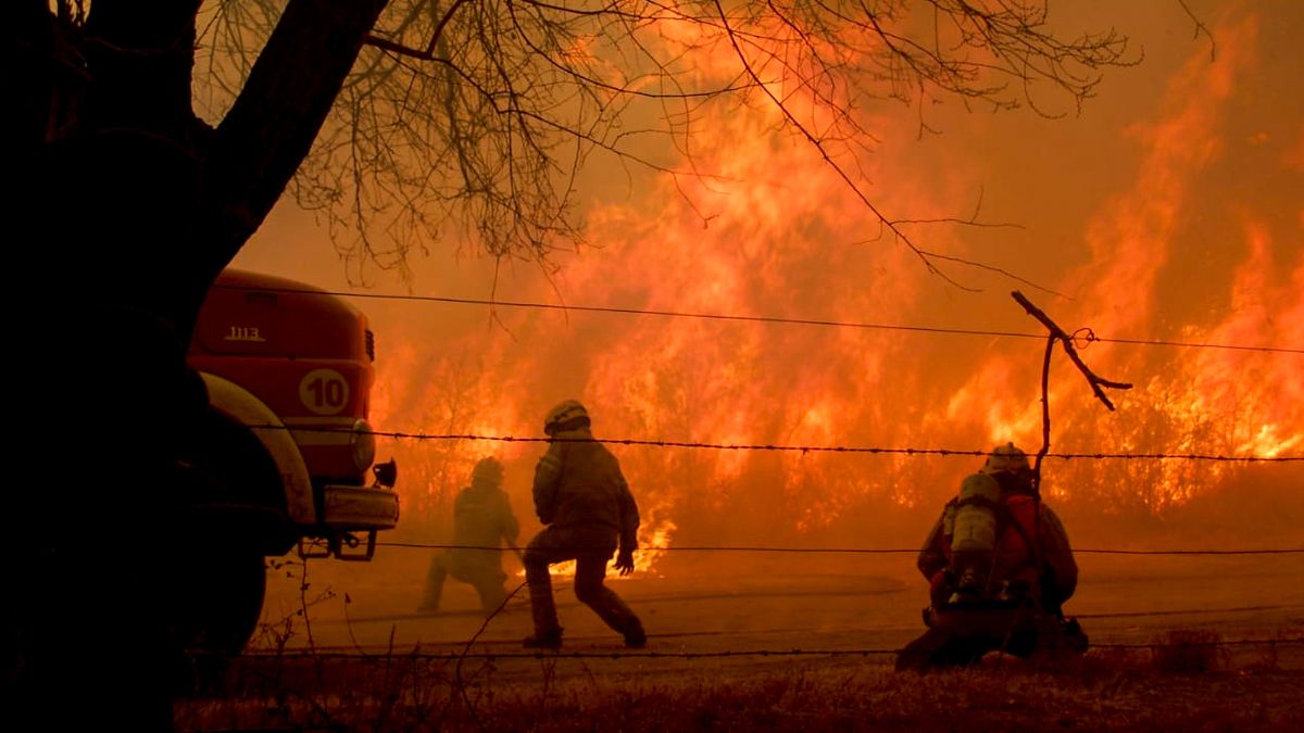 Más de 150 personas debieron ser evacuadas por un incendio forestal que se registraba cerca de la localidad cordobesa de Capilla del Monte, en el departamento de Puinilla, en la zona el cual era descrito por las autoridades como 