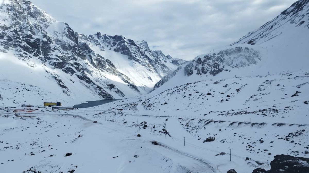 Imagen del complejo chileno Portillo y la laguna del Inca. Imagen del complejo chileno Portillo y la laguna del Inca.