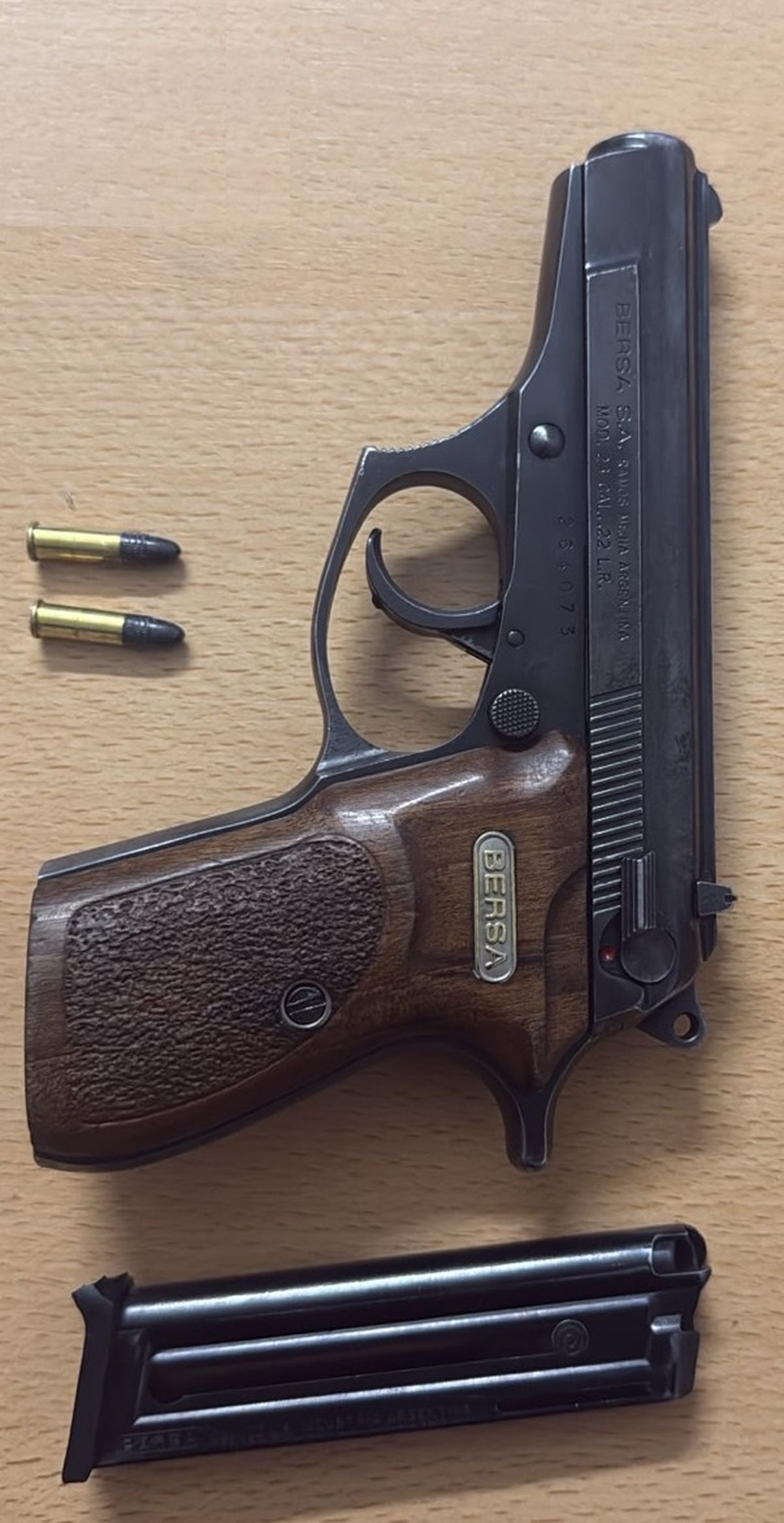 La pistola Bersa secuestrada en un operativo en Godoy Cruz. La pistola Bersa secuestrada en un operativo en Godoy Cruz.