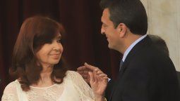 Cristina y Massa firmaron una resolución para frenar el ingreso de personal