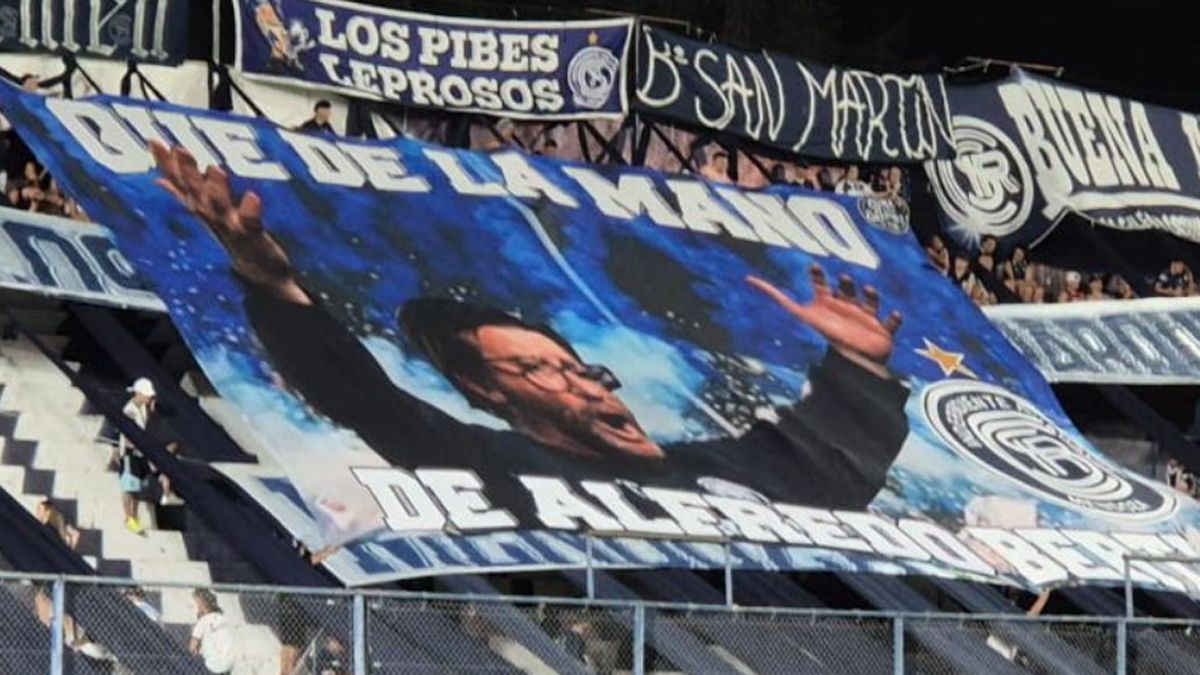 Berti ya está en las banderas de Los Caudillos del Parque.