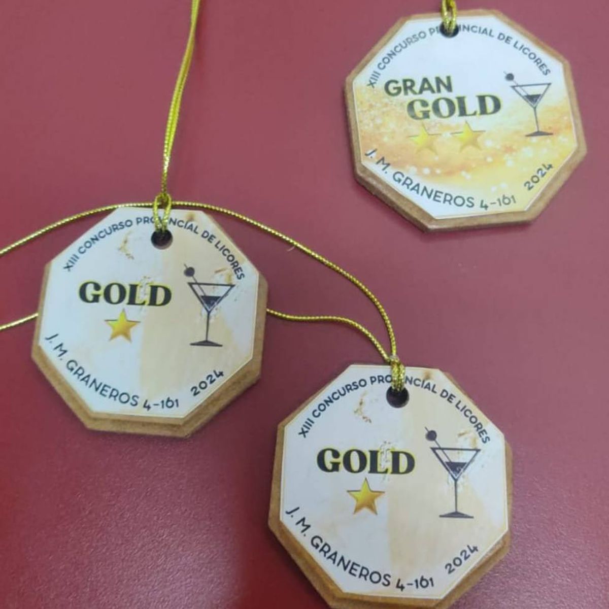 Triple medalla de oro para los alumnos de la Escuela Miguel Pouget por sus licores. Del tradicional concurso participaron 25 escuelas técnicas de Mendoza. Triple medalla de oro para los alumnos de la Escuela Miguel Pouget por sus licores. Del tradicional concurso participaron 25 escuelas técnicas de Mendoza.