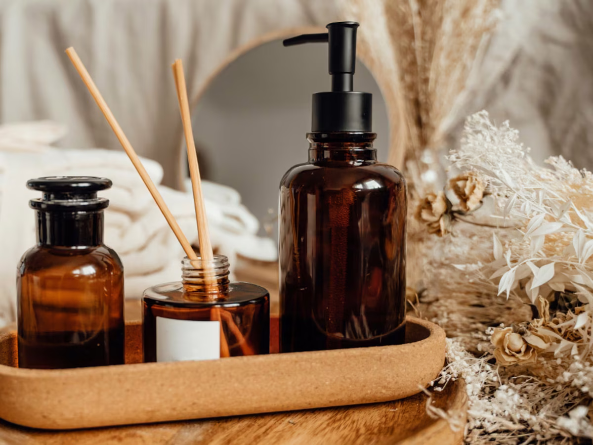 Muchas personas aromatizan los ambientes de casa con incienso, o aromatizantes comprados. Imagen: Freepik. Muchas personas aromatizan los ambientes de casa con incienso, o aromatizantes comprados. Imagen: Freepik.