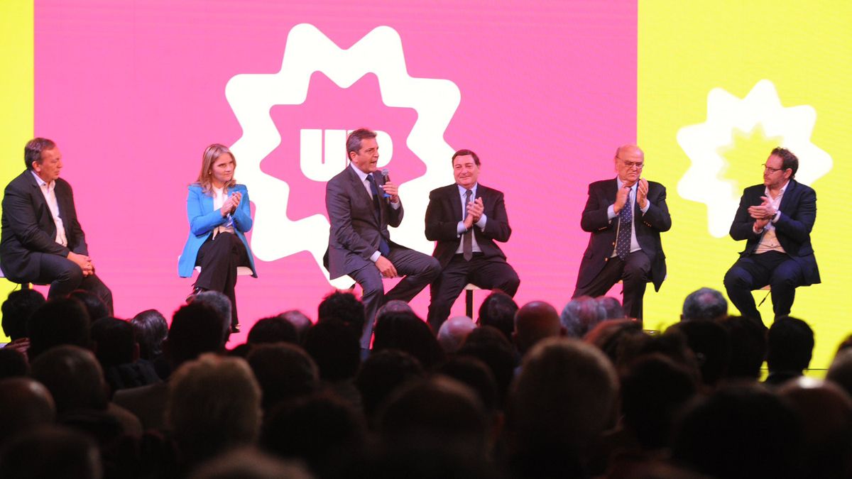 Peronismo mendocino y peronismo nacional: Martín Aveiro, María Amalia Granata, Sergio Massa, Omar Parisi, Vasco De Mendiguren y Lucas Ilardo.