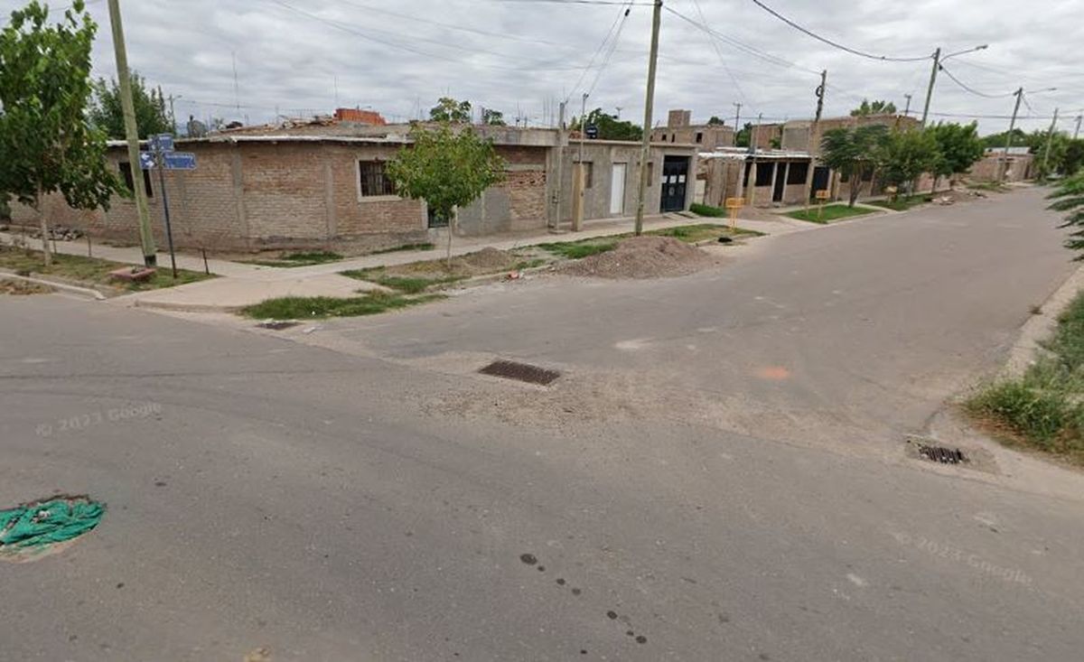 La intersección de Benteveo y Gutemberg de Las Heras, donde fue asesinado Juan García Mamani (35) de una apuñalada. La intersección de Benteveo y Gutemberg de Las Heras, donde fue asesinado Juan García Mamani (35) de una apuñalada.